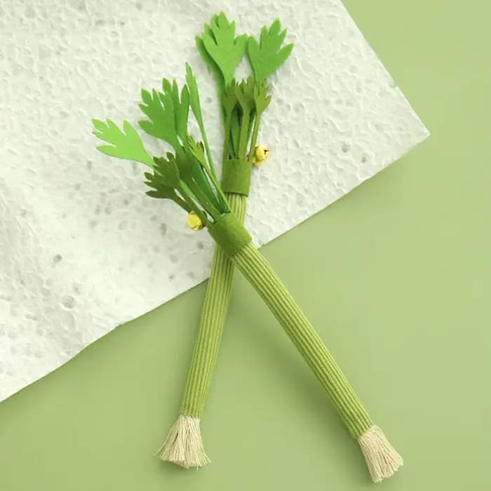 Jouet interactif de simulation de céleri et de catnip avec clochette dorée pour chatons