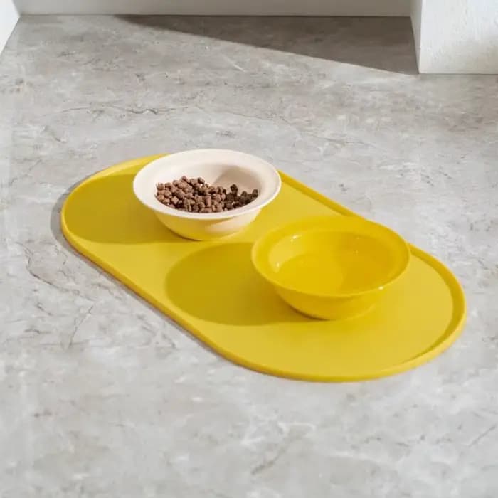 Tapis d'alimentation pour chat avec design antidérapant et imperméable, compatible avec les gamelles pour chats/chiens, pour les foyers multi-animaux