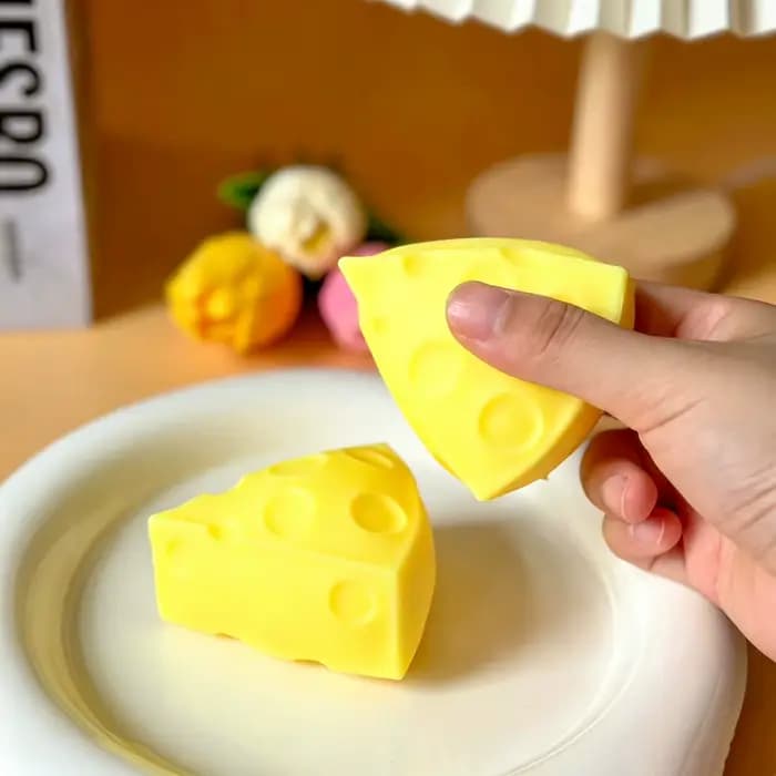 Jouets sensoriels anti-stress en forme de carré de fromage moelleux