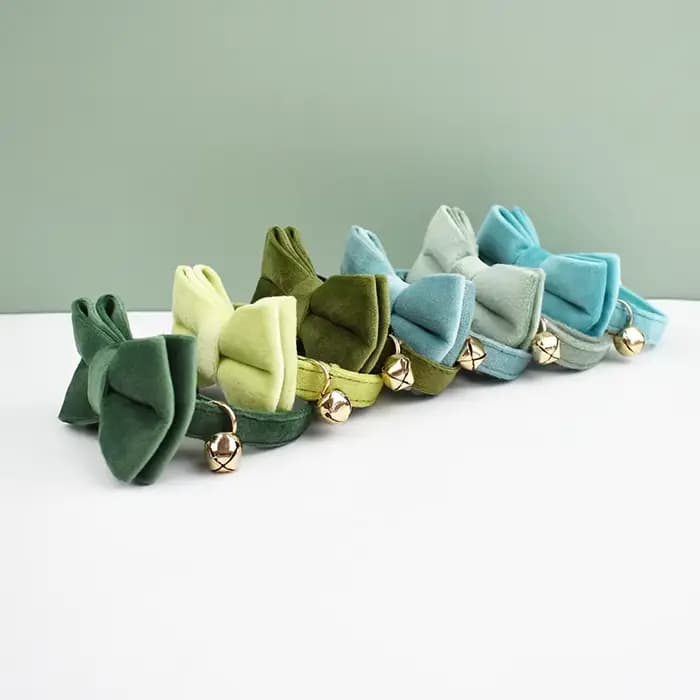 Collier de chat en velours, à la mode, avec nœud papillon, avec boucle de sécurité réglable, accessoires pour animaux de compagnie