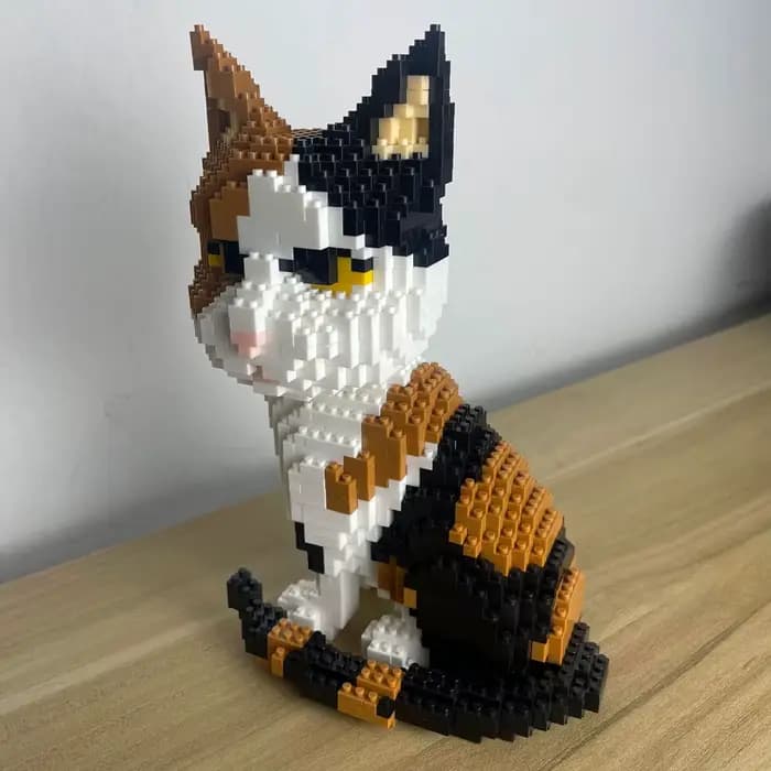 Modèle de chat calico en micro-blocs de construction - Décoration de bureau