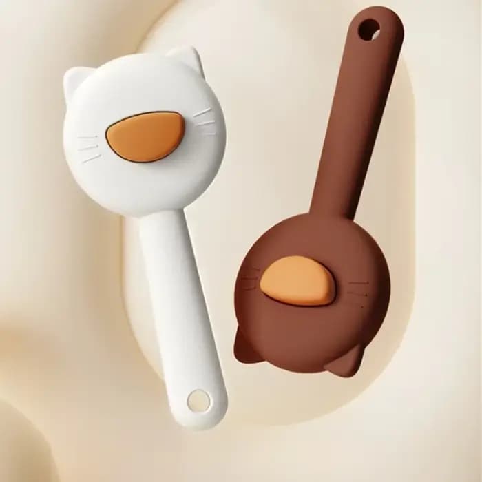 Brosse pour enlever les poils de chat