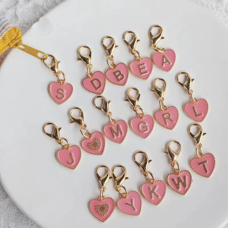 Porte-clés en forme de cœur avec 26 lettres de l'alphabet mignon, pour sacs, pendentifs à breloque pour écouteurs, accessoires cadeaux avec boucle à homard