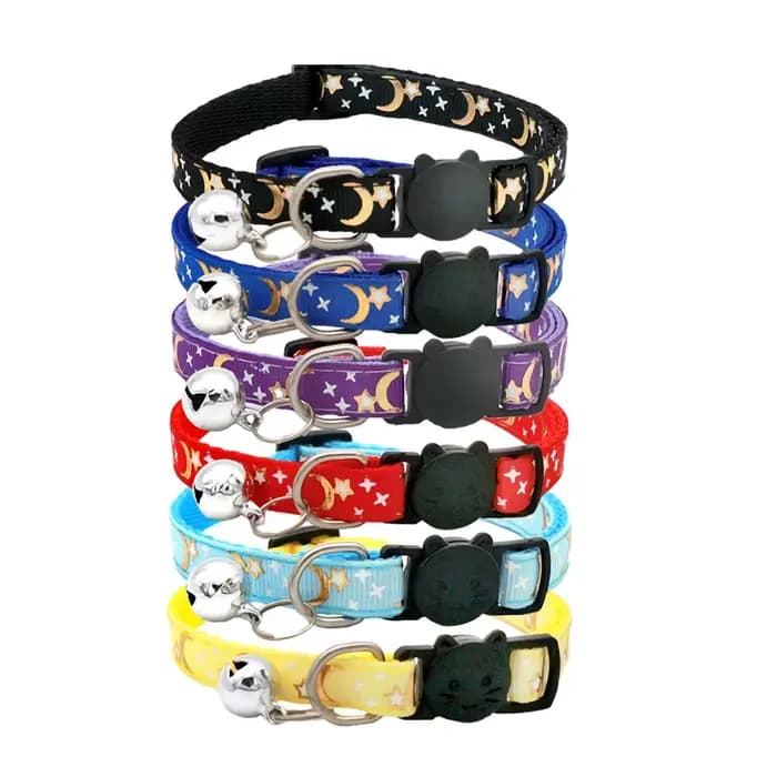 Collier pour chat étoiles et lune dorées avec boucle de sécurité réfléchissante et cloche