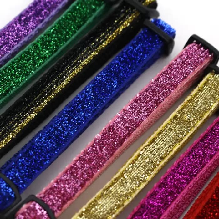 Sangle de cou réglable avec clochette pour animal de compagnie, collier à paillettes pour chaton et