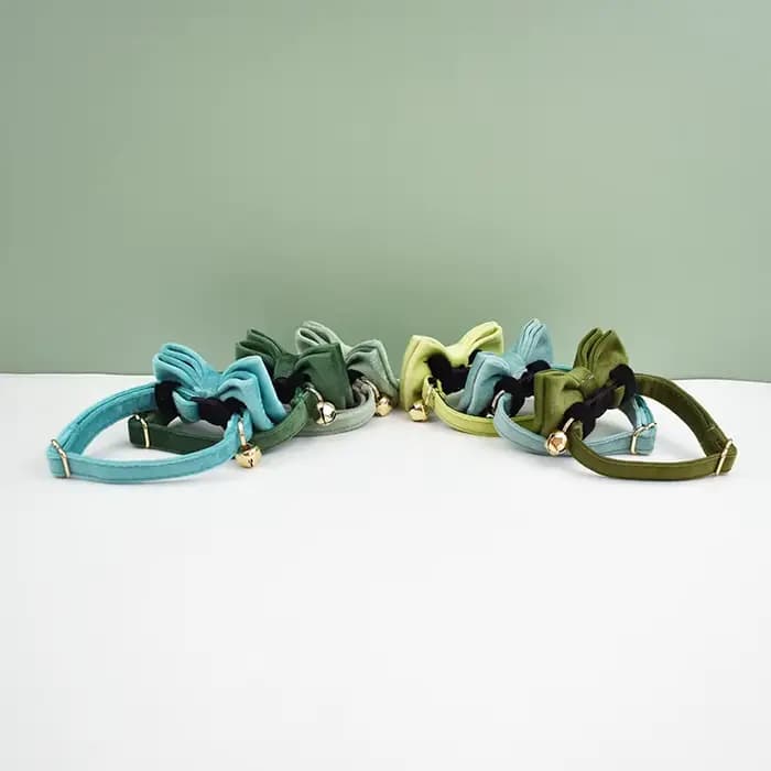 Collier de chat en velours, à la mode, avec nœud papillon, avec boucle de sécurité réglable, accessoires pour animaux de compagnie