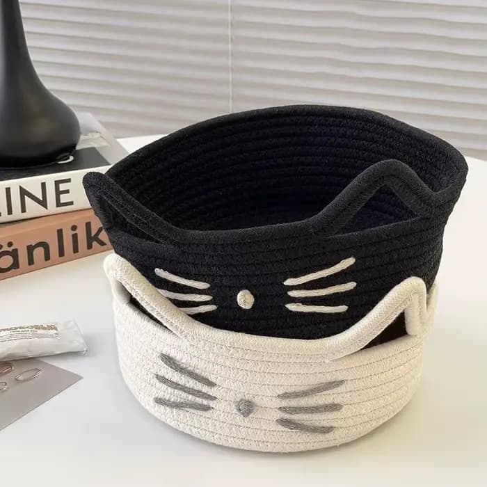 Panier de rangement tissé à la main en forme de chat de dessin animé
