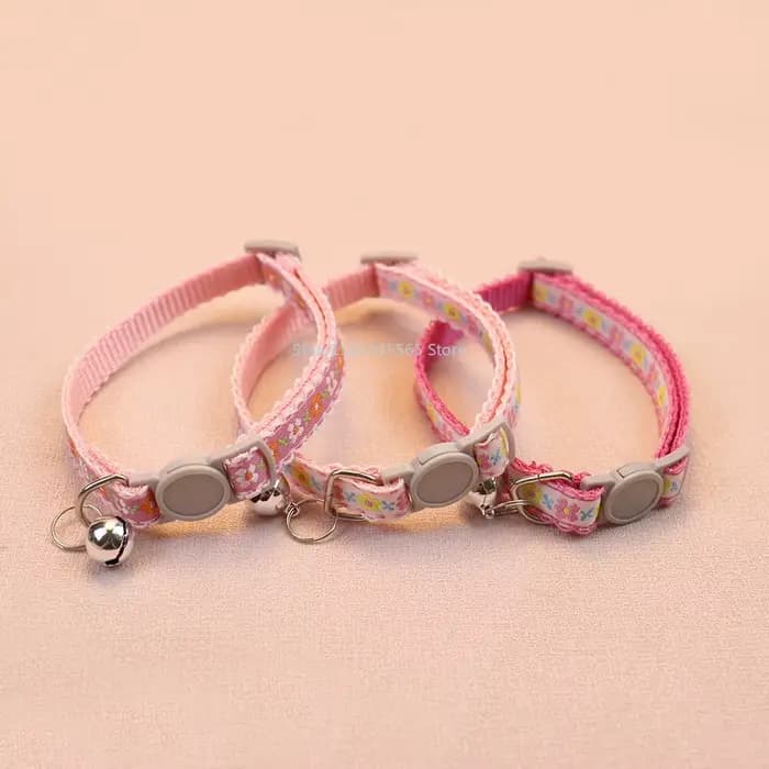 Colliers brodés floraux exquis pour chats