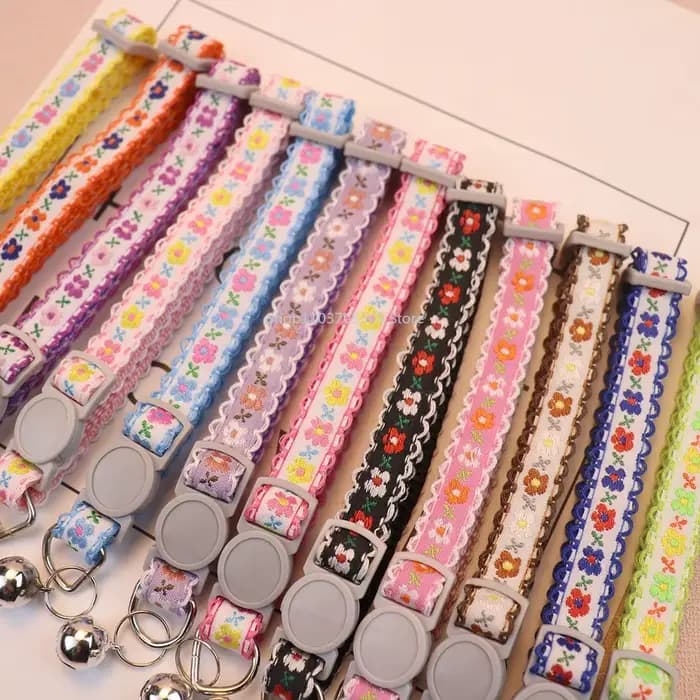 Colliers brodés floraux exquis pour chats