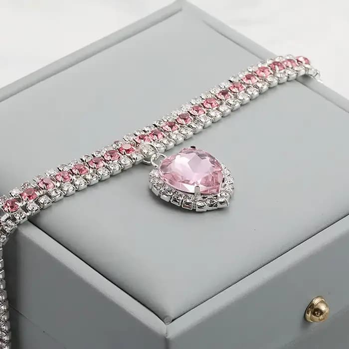 Collier de luxe en diamant pour animaux de compagnie, pendentif d'amour mignon, collier pour chien et chat, accessoires pour chiots, collier en cristal scintillant pour chat