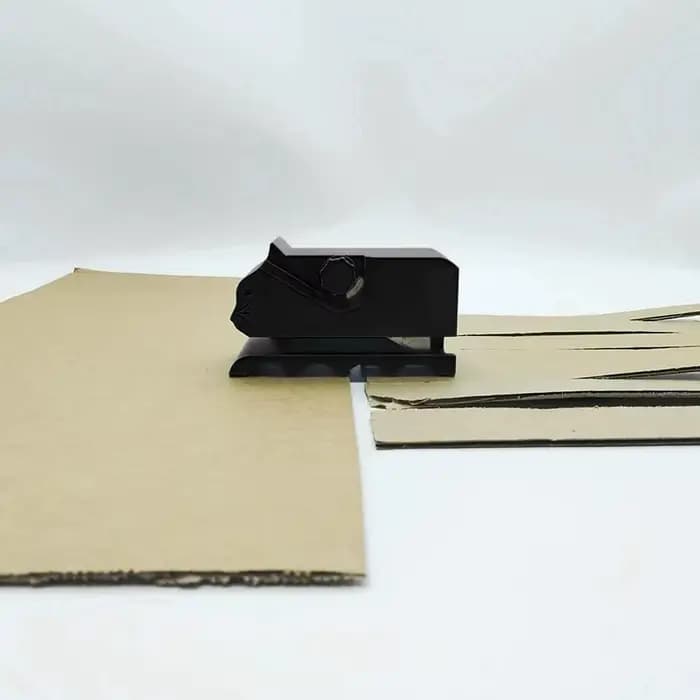 Cutter à carton pour griffoir pour chat
