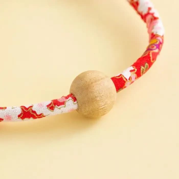 Collier anti-insectes naturel en bois de canhre