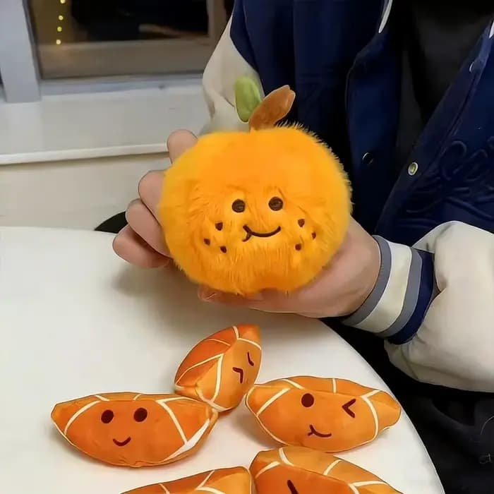 Porte-clés pendentif sac à dos en peluche orange pelable