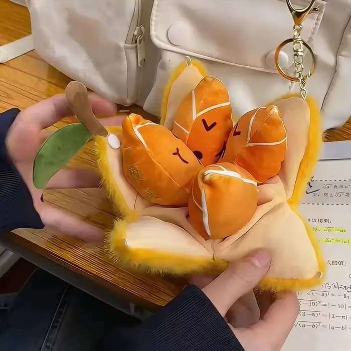 Porte-clés pendentif sac à dos en peluche orange pelable
