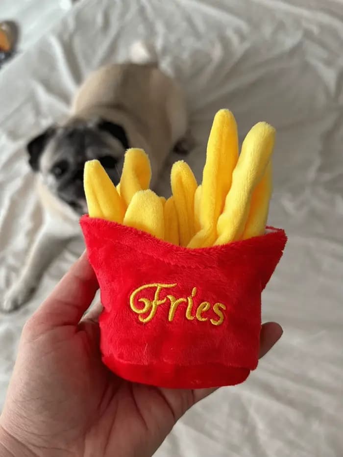 1 jouet en peluche pour animaux de compagnie en forme de frites