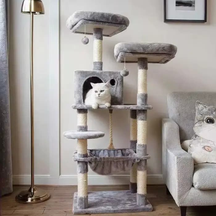 Grand arbre à chat avec plateforme de saut intégrée