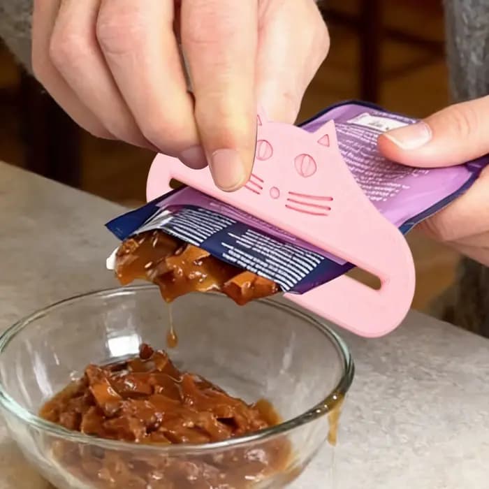 Distributeur de nourriture pour chat en sachet