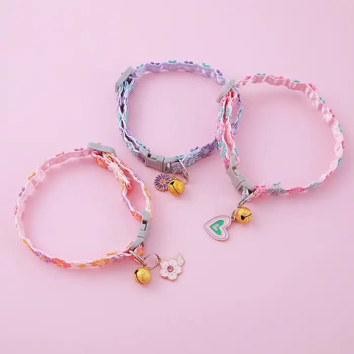 Collier de chat à fleurs arc-en-ciel, avec cloche, chaton, chiot, boucle réglable, dentelle colorée, accessoires pour chiens