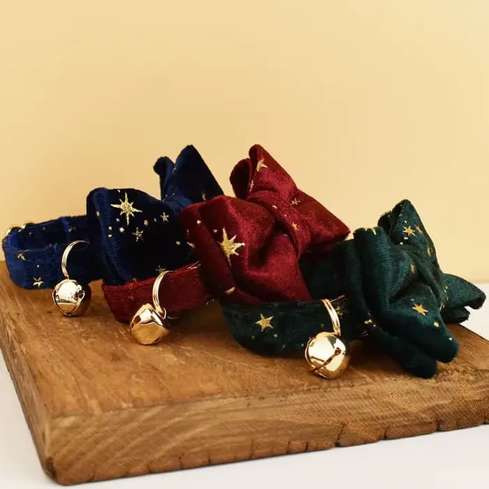 Collier pour chat avec nœud papillon réglable, personnalisé, sûr, avec nom gravé, doux