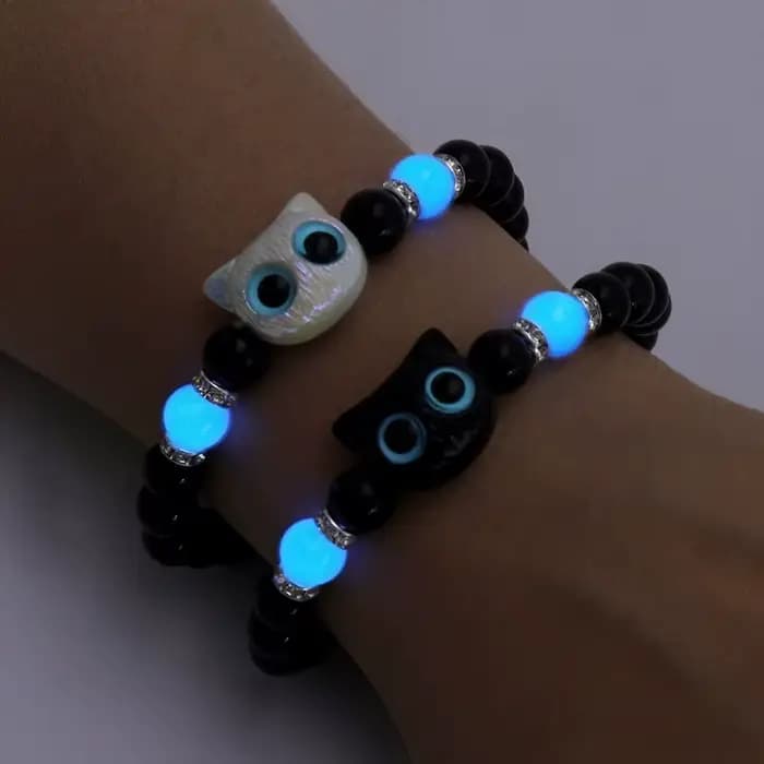Collier chat noir et blanc dessin animé mignon, bracelet pour femmes et hommes, brille dans le noir, bijoux de couple, cadeaux