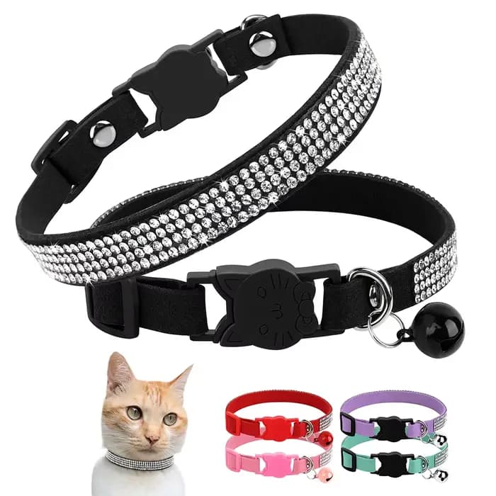Collier pour chat en cuir suédé rose doux – Design strass scintillants avec cloche, détachable de sécurité et XS/S réglable pour chats et chiots