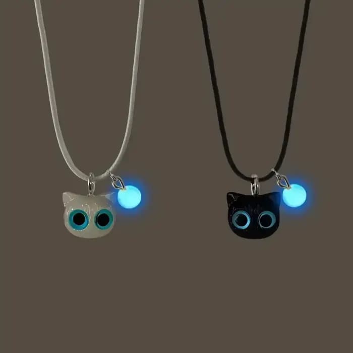 Collier chat noir et blanc dessin animé mignon, bracelet pour femmes et hommes, brille dans le noir, bijoux de couple, cadeaux