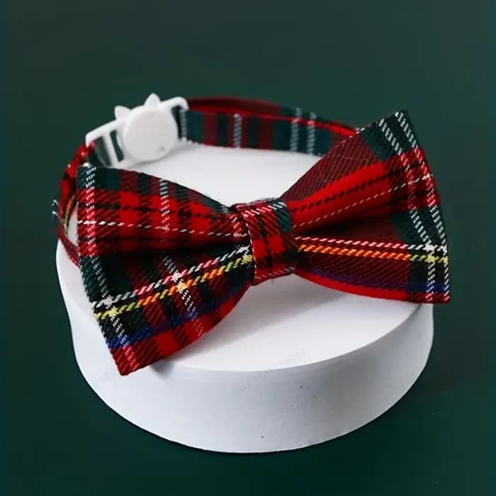 1pc collier de chat détachable pour animaux de compagnie nœud papillon et cloche mignon Plaid noël rouge élastique